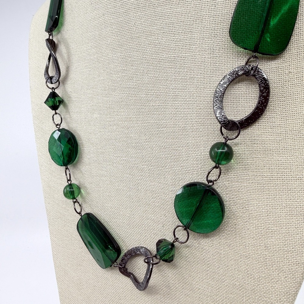 Emerald Green Statement Necklace Faceted Beads Gunmetal Tone Links Boho Chic - Picture 8 of 17